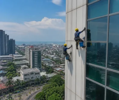 pembersihan-gedung-makassar-tanpa-scaffolding-rope-access-cover